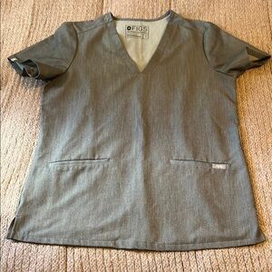 FIGS Charcoal V-Neck Scrub Top 🩶